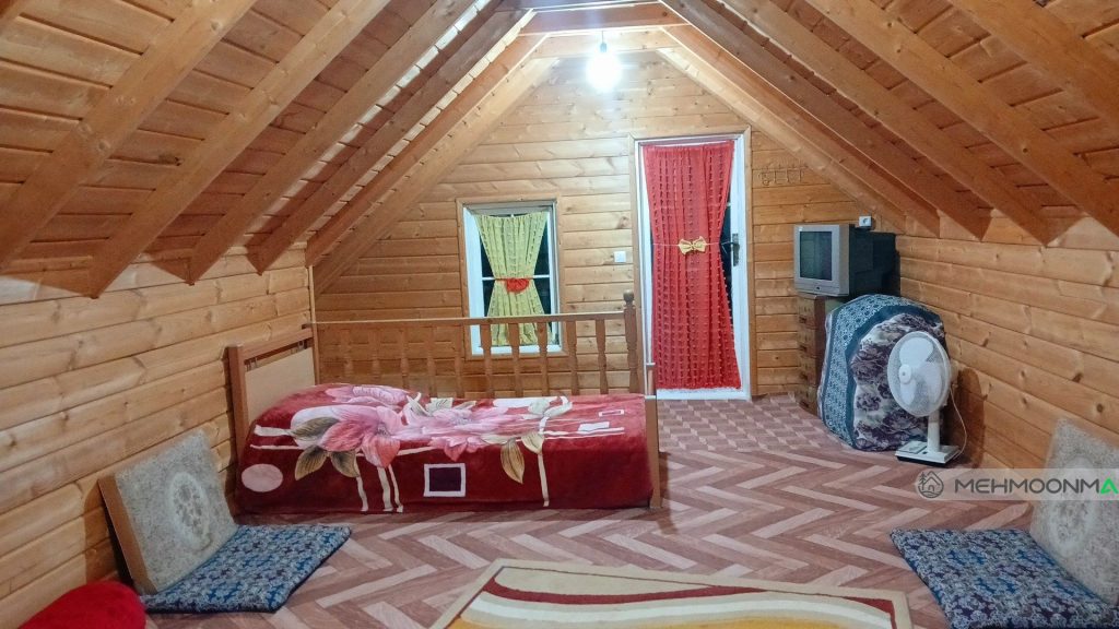 کلبه چوبی استخردار