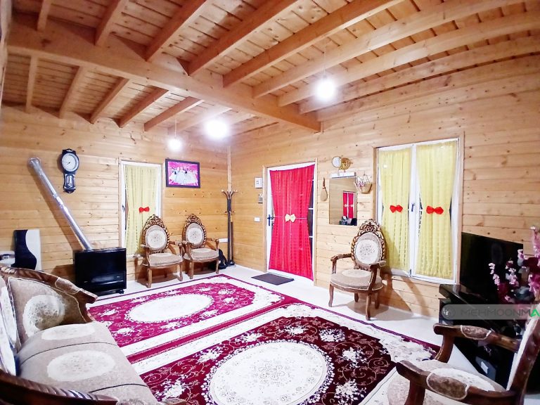 کلبه چوبی استخردار