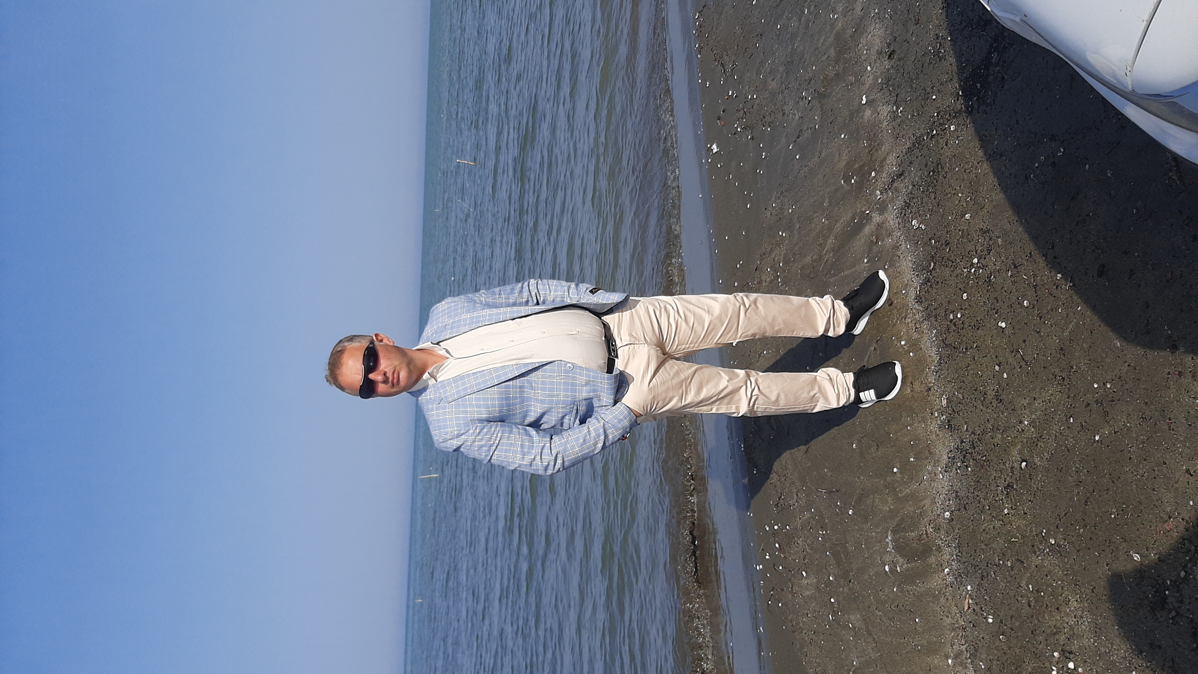 کلبه چوبی استخردار